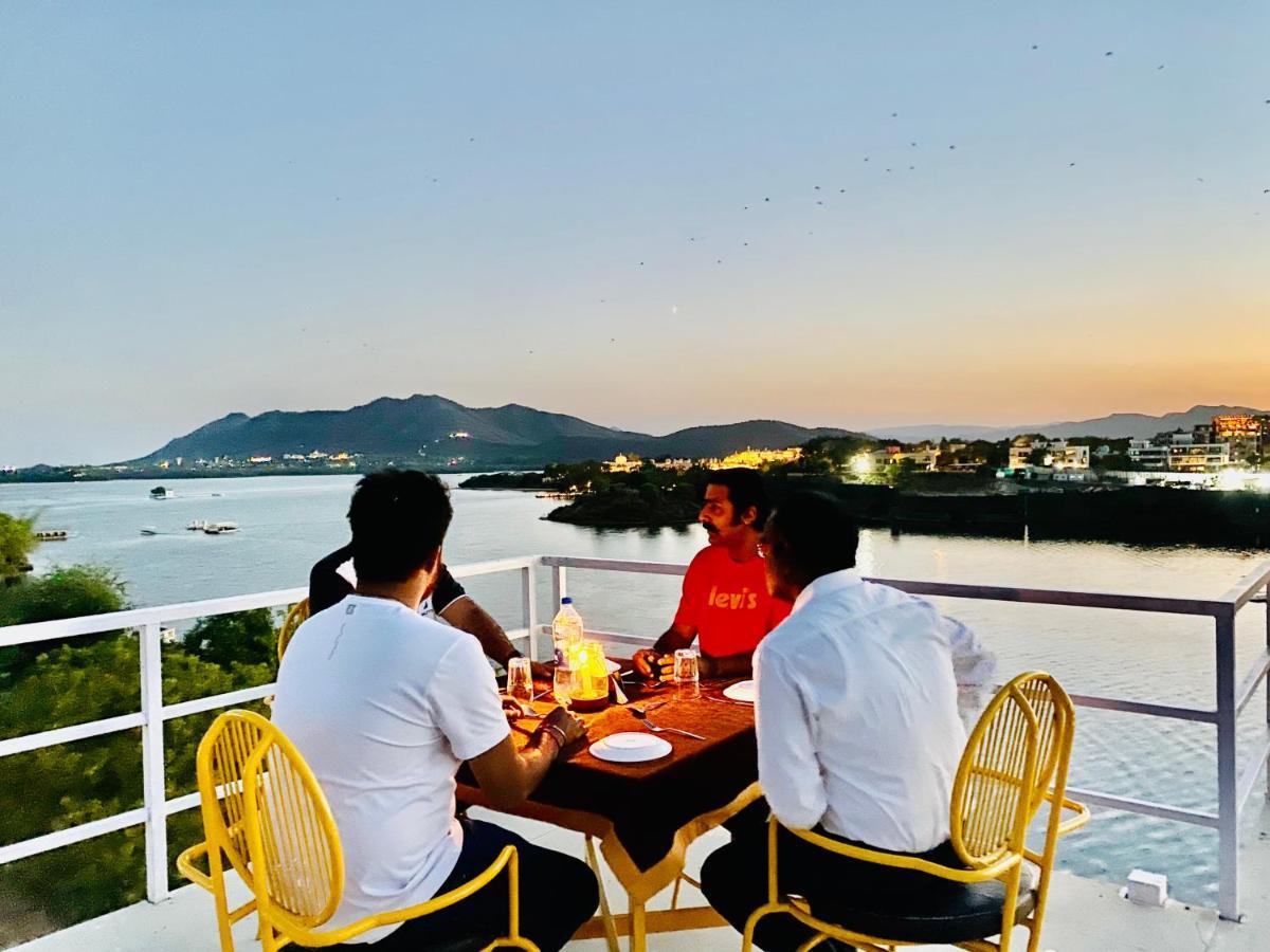 Haveli Jai Durga Udaipur Lake Facing With Swimming Pool Exteriör bild