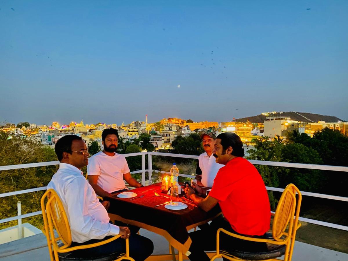 Haveli Jai Durga Udaipur Lake Facing With Swimming Pool Exteriör bild